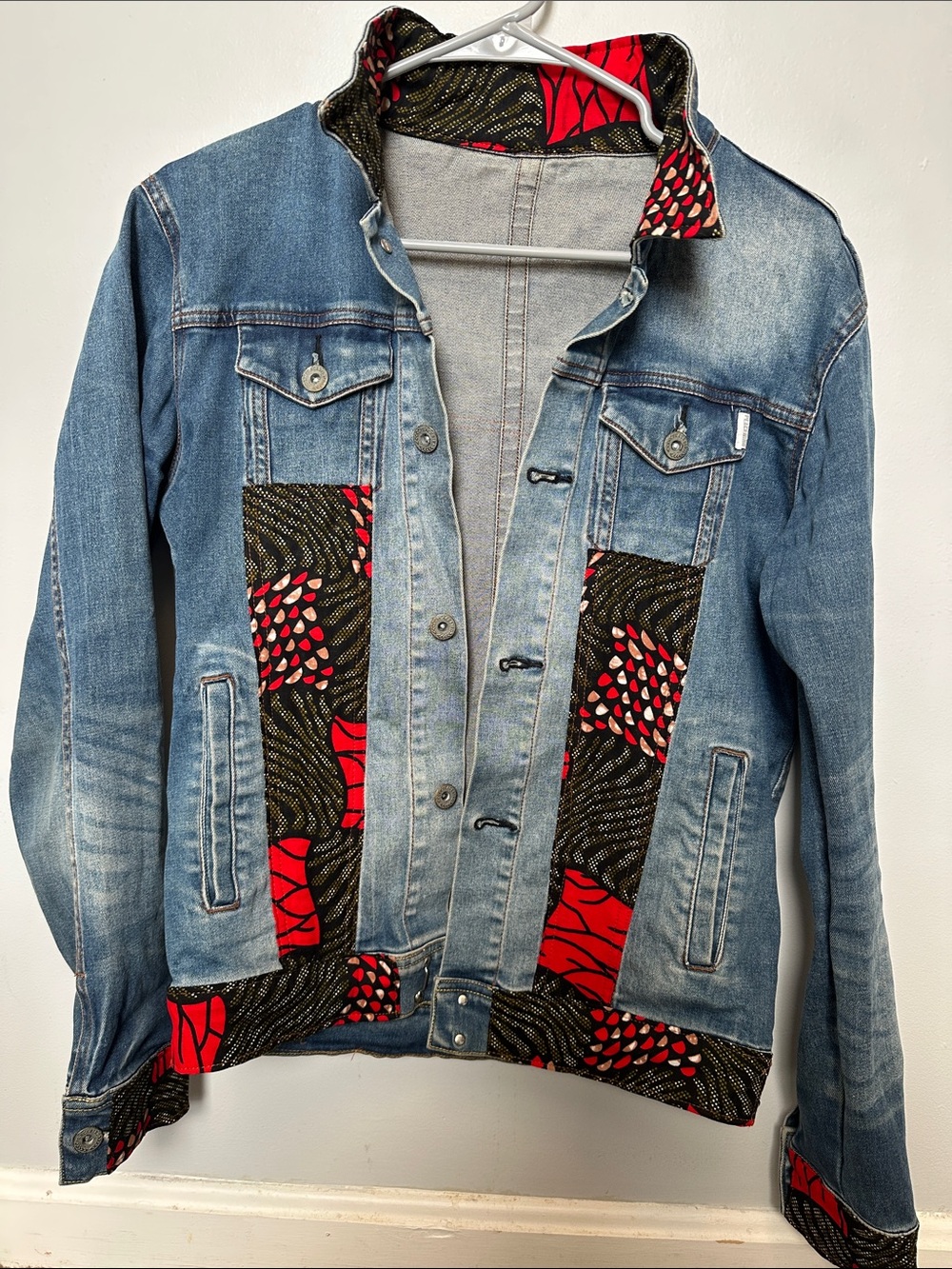 Peace bird Men’s Patched Jean Jacket Medium